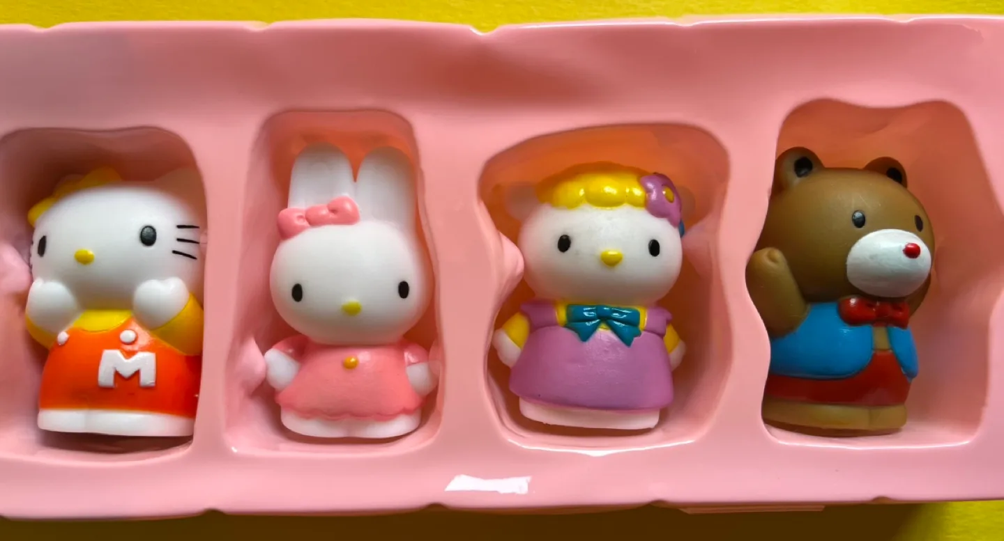 Authentic Hello Kitty Family Finger Puppets (Never Played) image indicator(6)