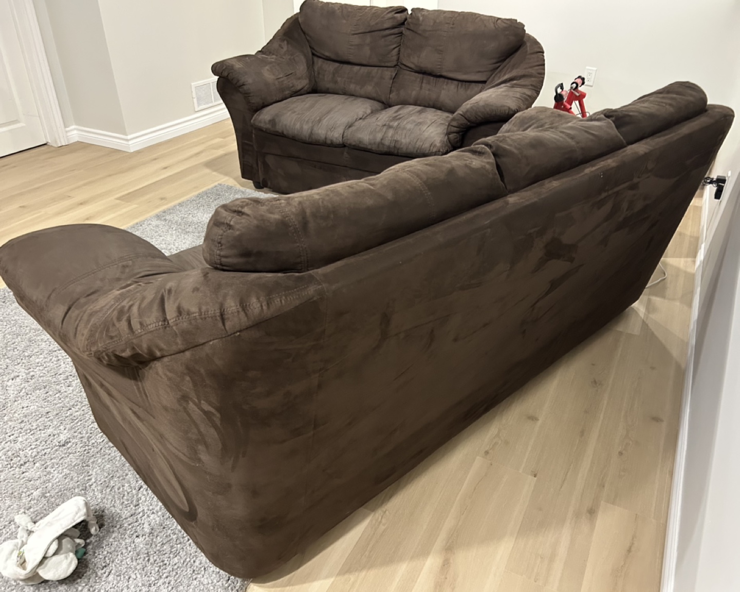 Chocolate brown Micro fibre couch and love seat. - photo 4