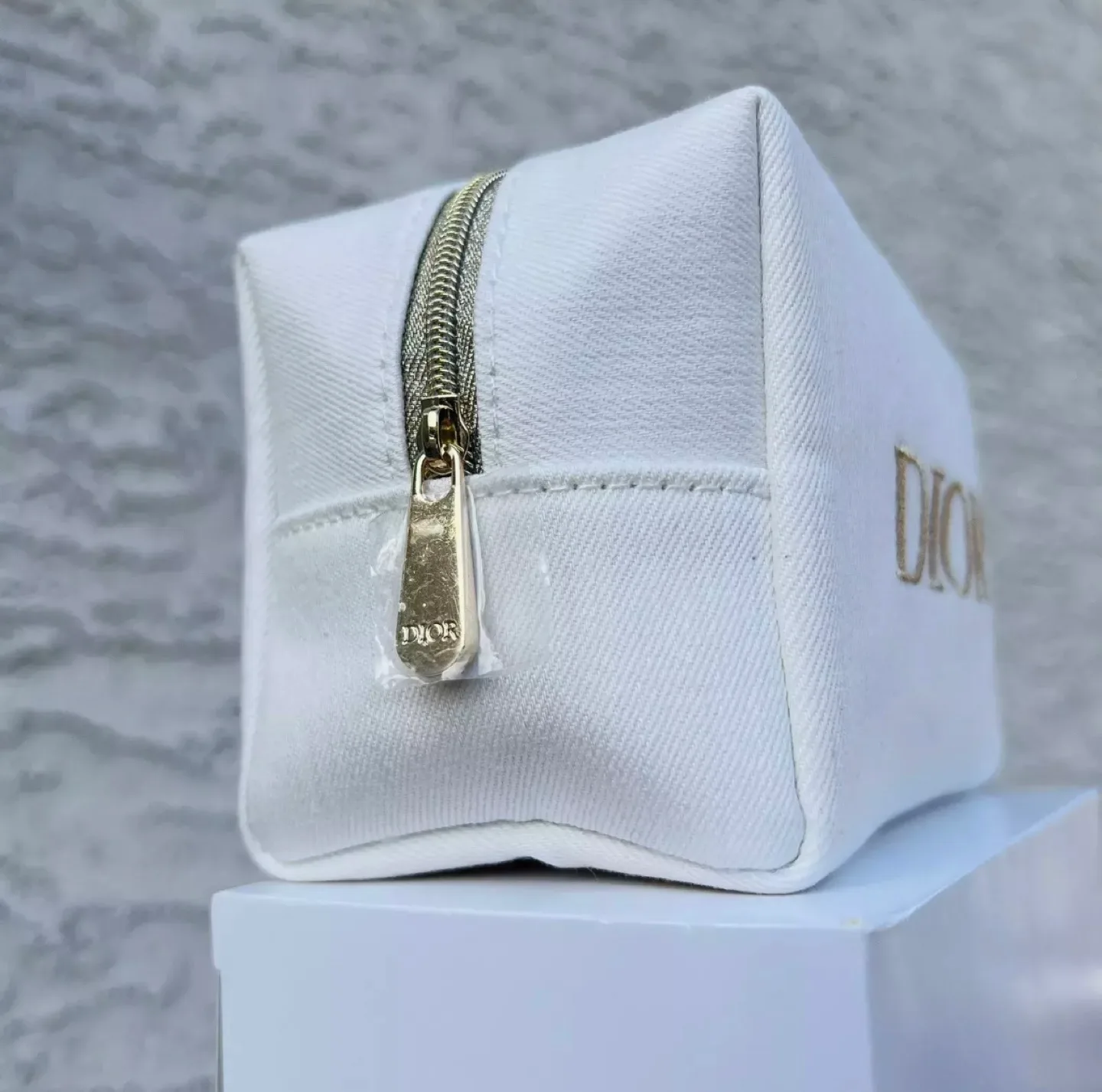 Dior Makeup Bag image indicator(3)