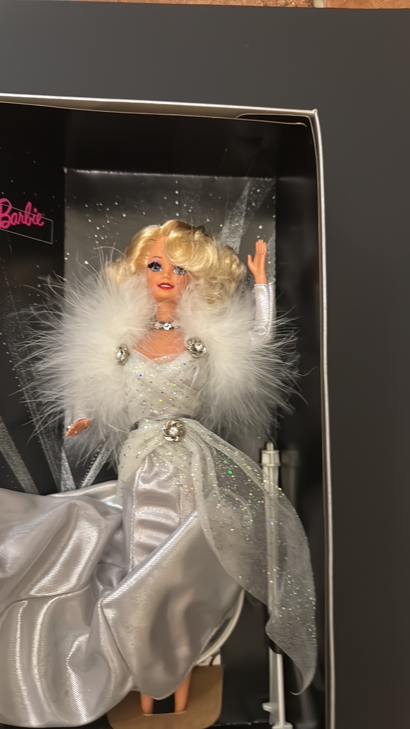 Silver Screen Barbie Limited Edition Doll - photo 4