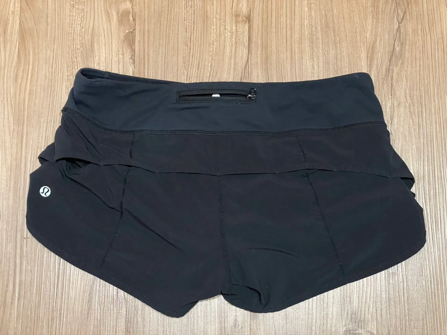 Lululemon Run Shorts Size 6 image indicator(2)