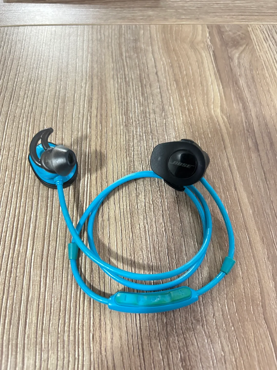 Bose SoundSport Wireless Headphones thumbnail