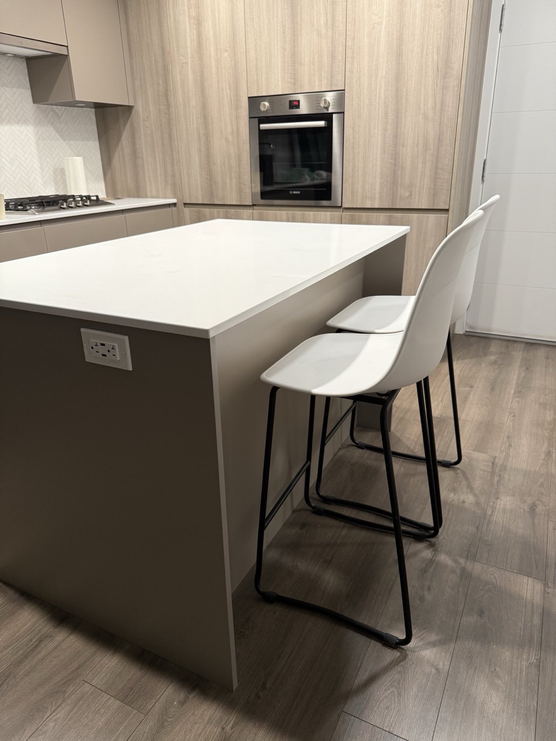 Set of 2 White Kitchen Counter Stools