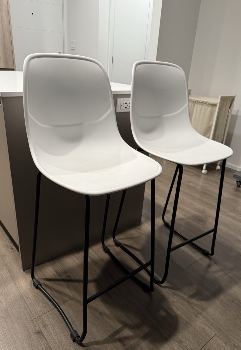 Set of 2 White Kitchen Counter Stools - photo 2