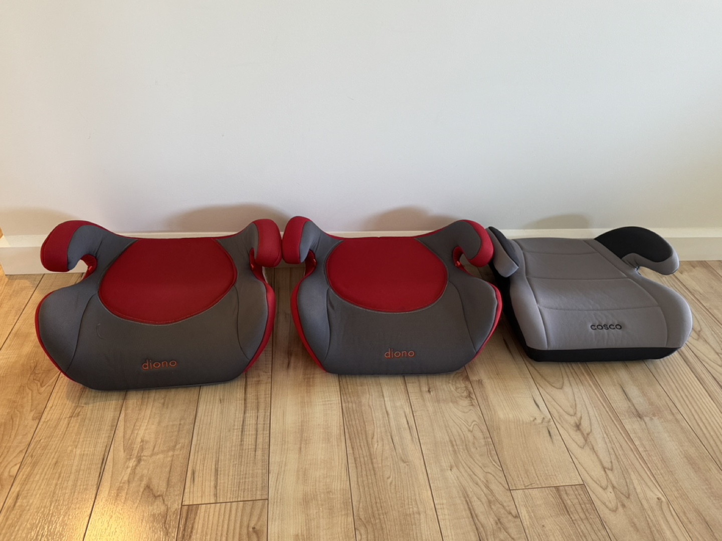 3 Booster Seats (Diono & Cosco) - photo 2