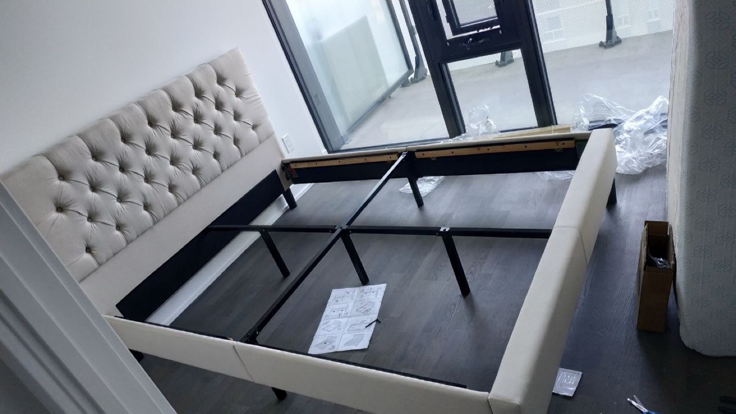 Queen bed frame with headboard Pickup only today!!!