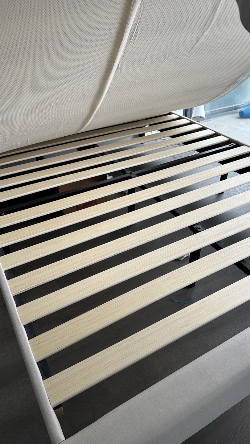 Queen bed frame with headboard Pickup only today!!! - photo 2
