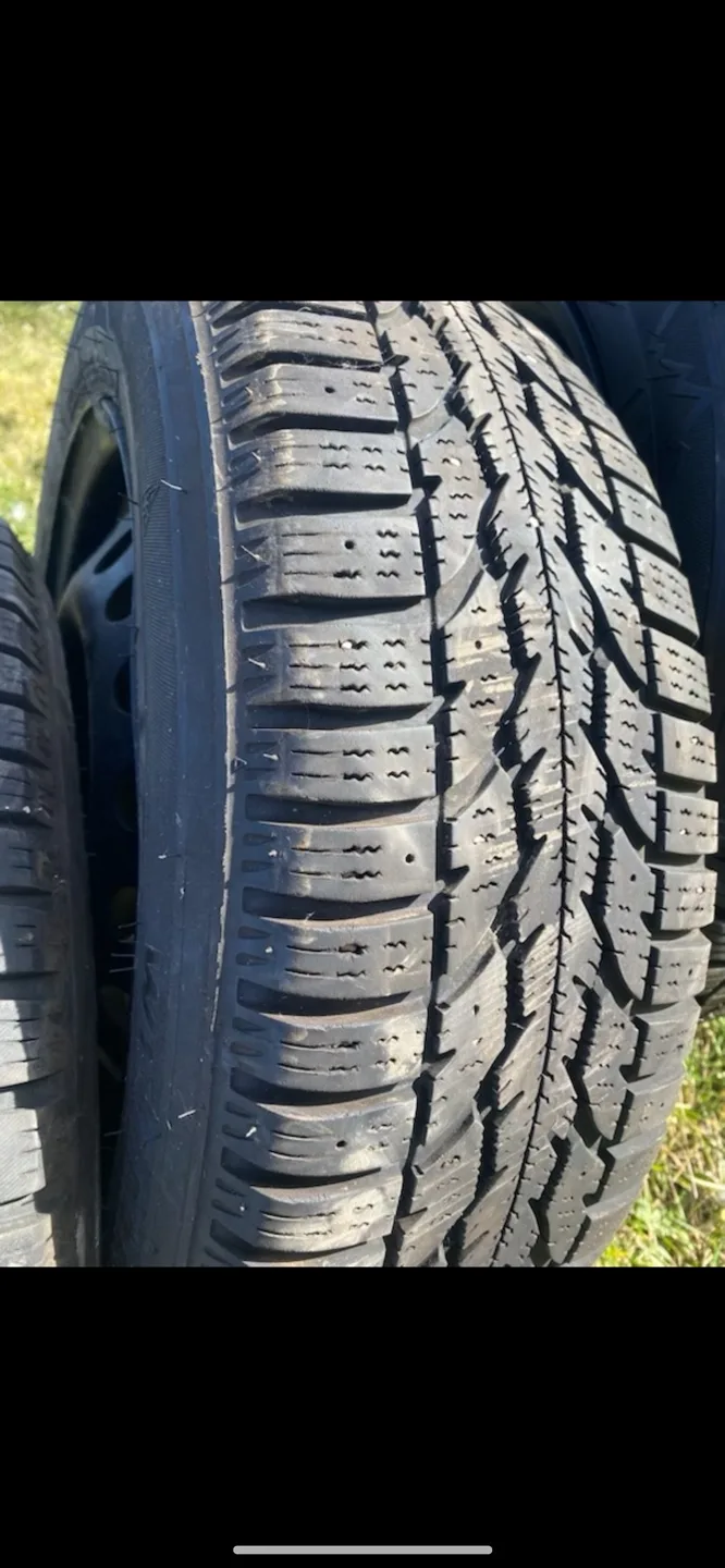 Set of 4 Firestone Winterforce2 Tires image indicator(6)