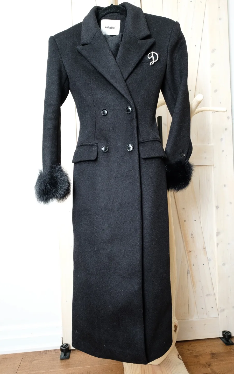 Elegant Black Long Coat with Fur Cuffs image indicator(2)