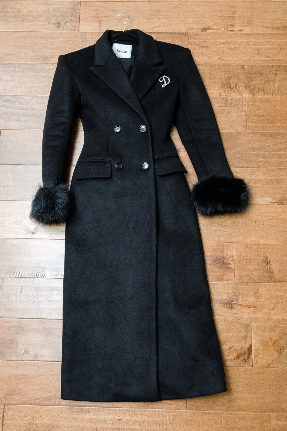 Elegant Black Long Coat with Fur Cuffs image indicator(5)