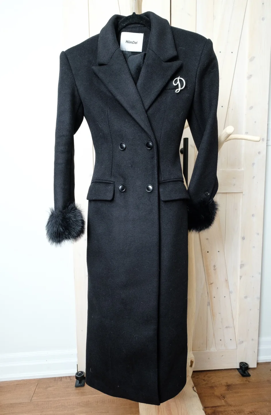 Elegant Black Long Coat with Fur Cuffs image indicator(4)