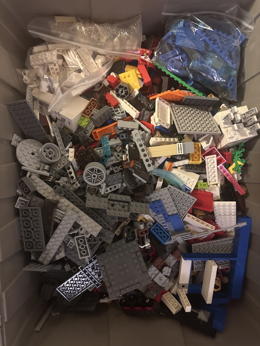 40LBs lego pieces + 3 bags of mini figures - photo 2