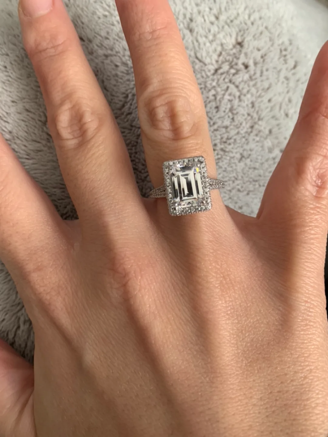 Emerald Cut Ring image indicator(3)