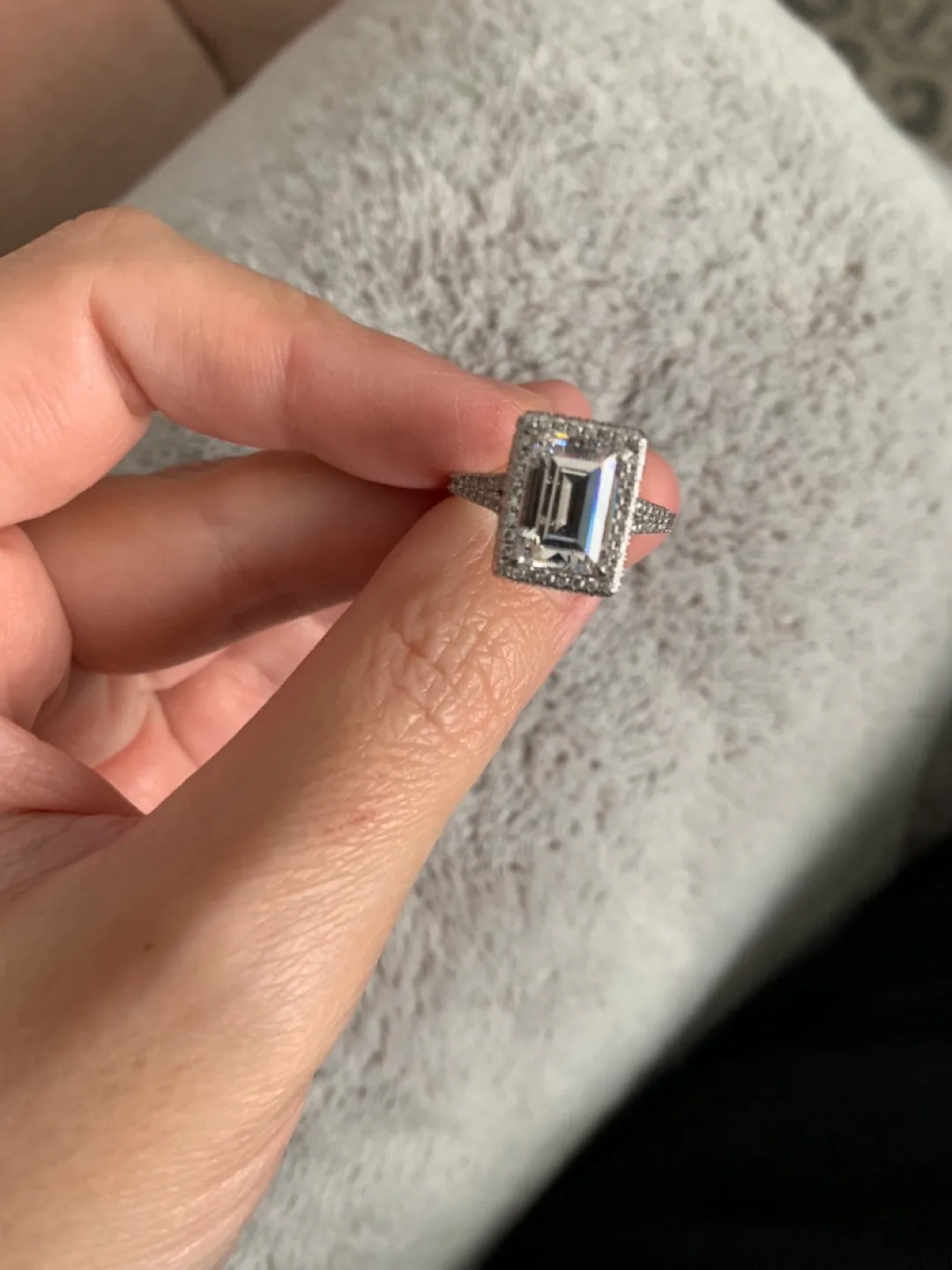 Emerald Cut Ring image indicator(4)