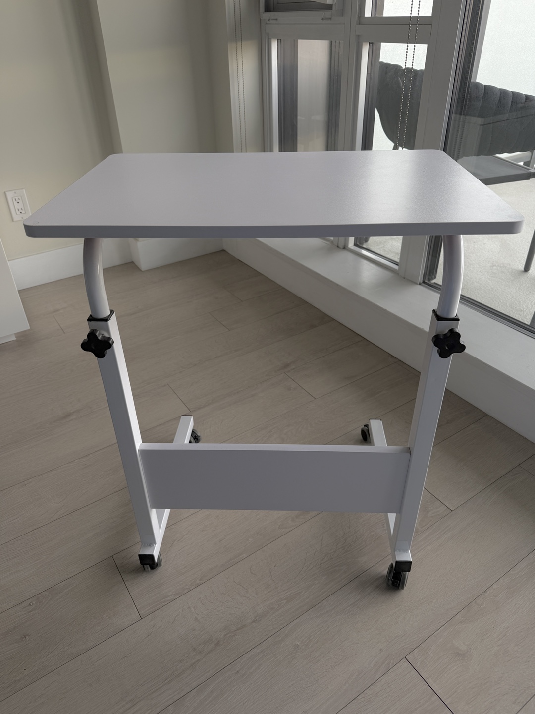 White Mobile desk