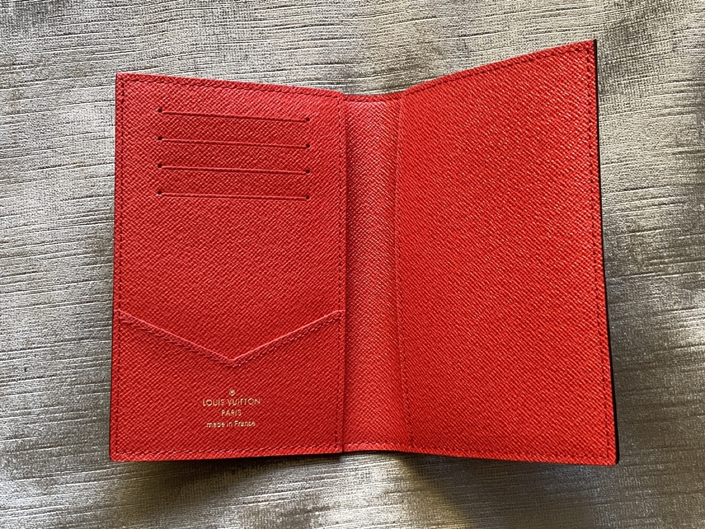 LOUIS VUITTON PASSPORT COVER - photo 3