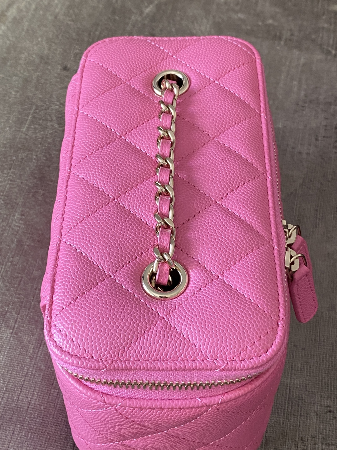 CHANEL VANITY BAG - photo 4