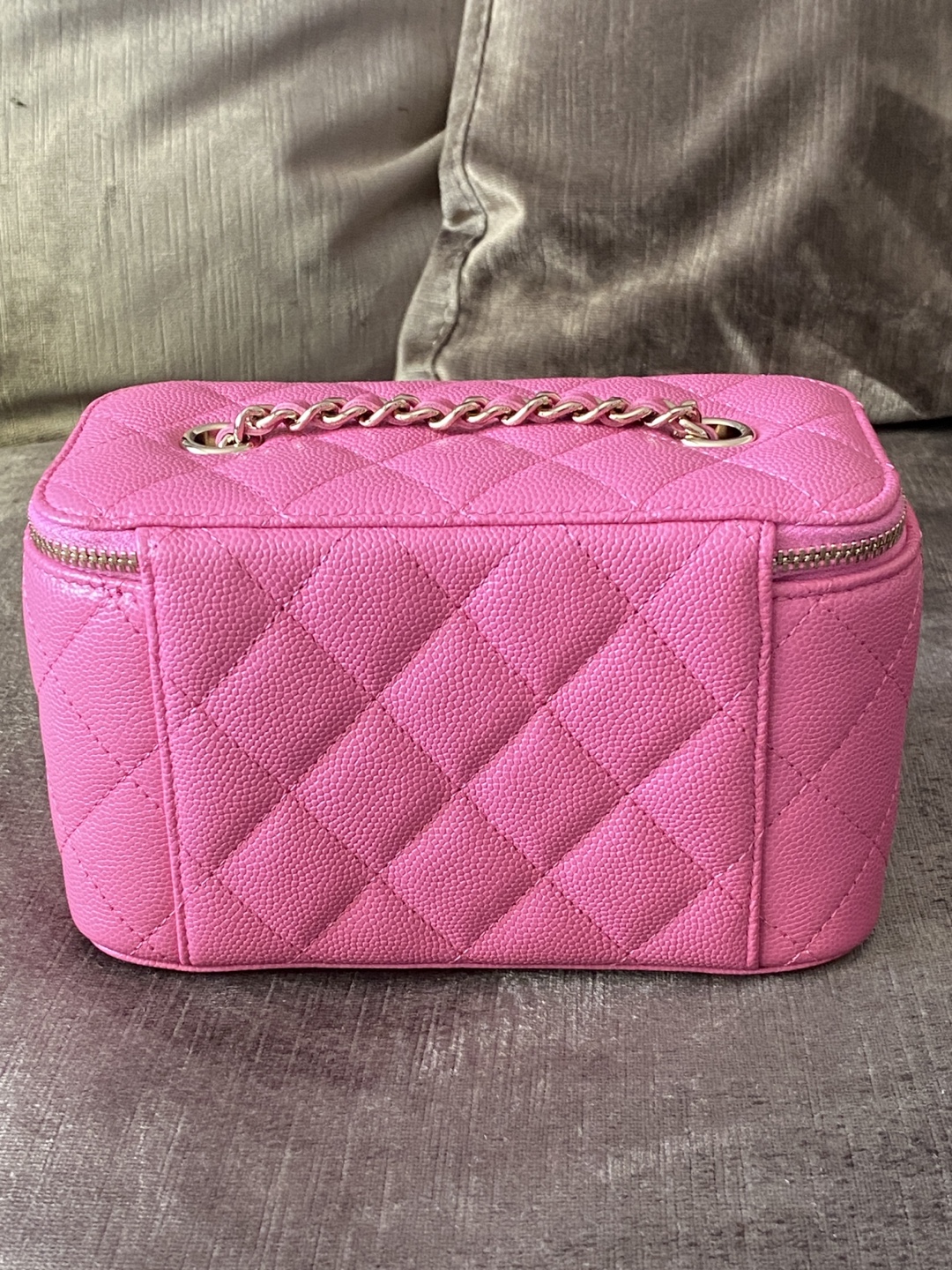 CHANEL VANITY BAG - photo 3