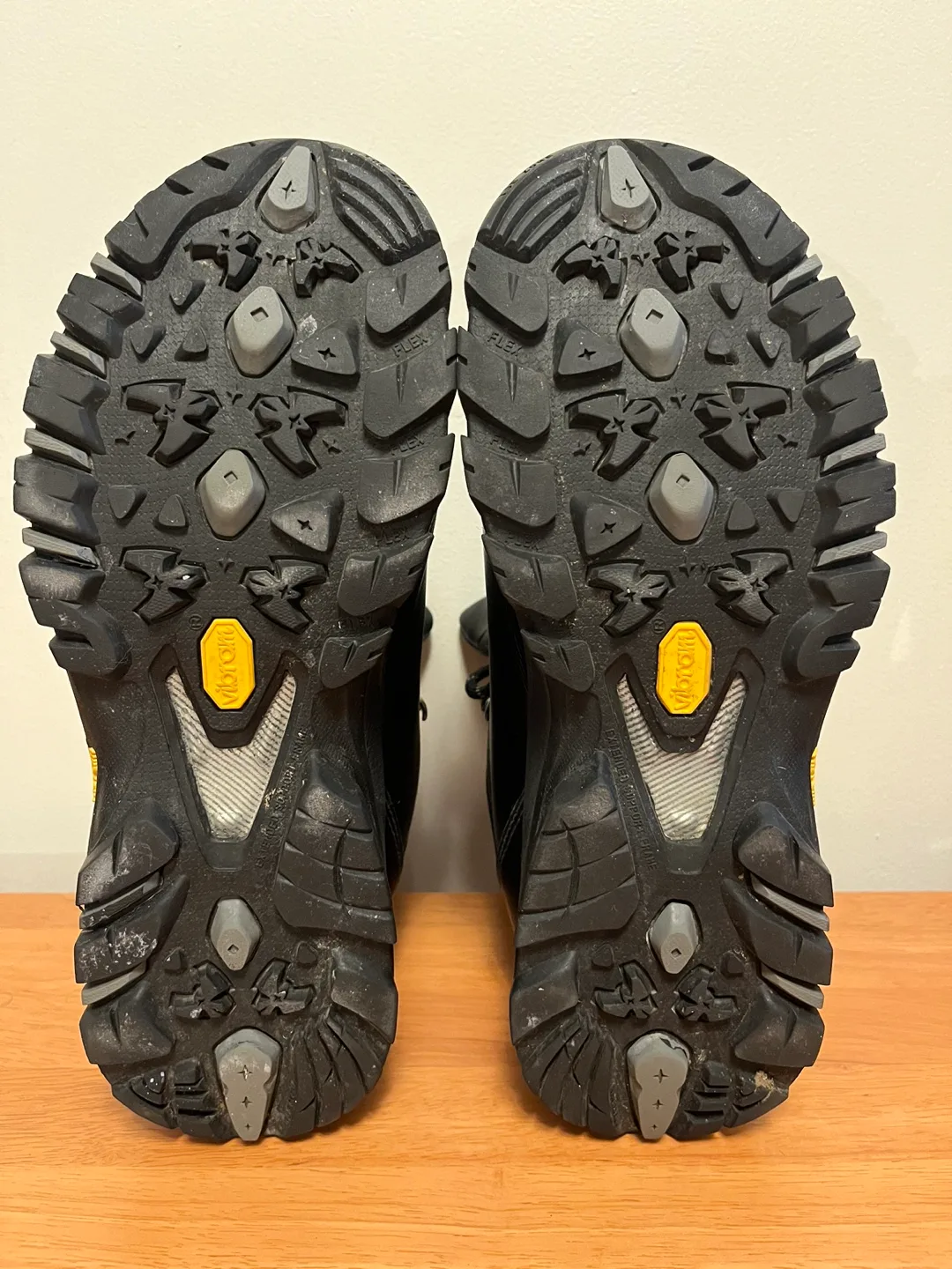 Hi-Tec Leather Waterproof Hiking Boots -10 image indicator(4)