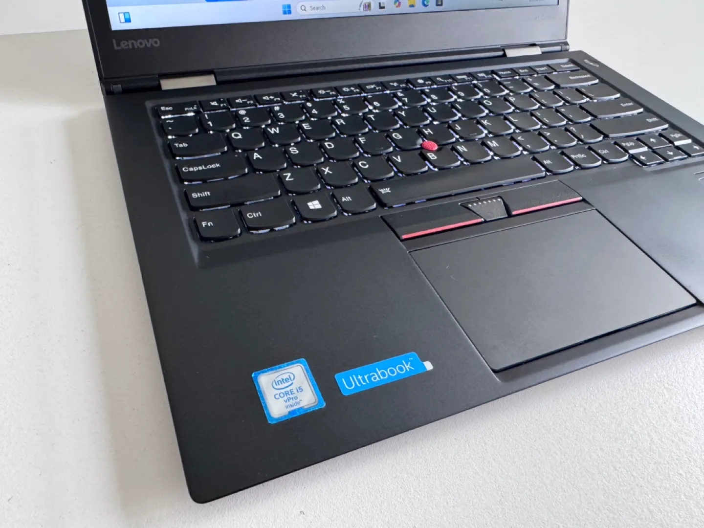 Lenovo ThinkPad X1 Carbon Laptop image indicator(8)