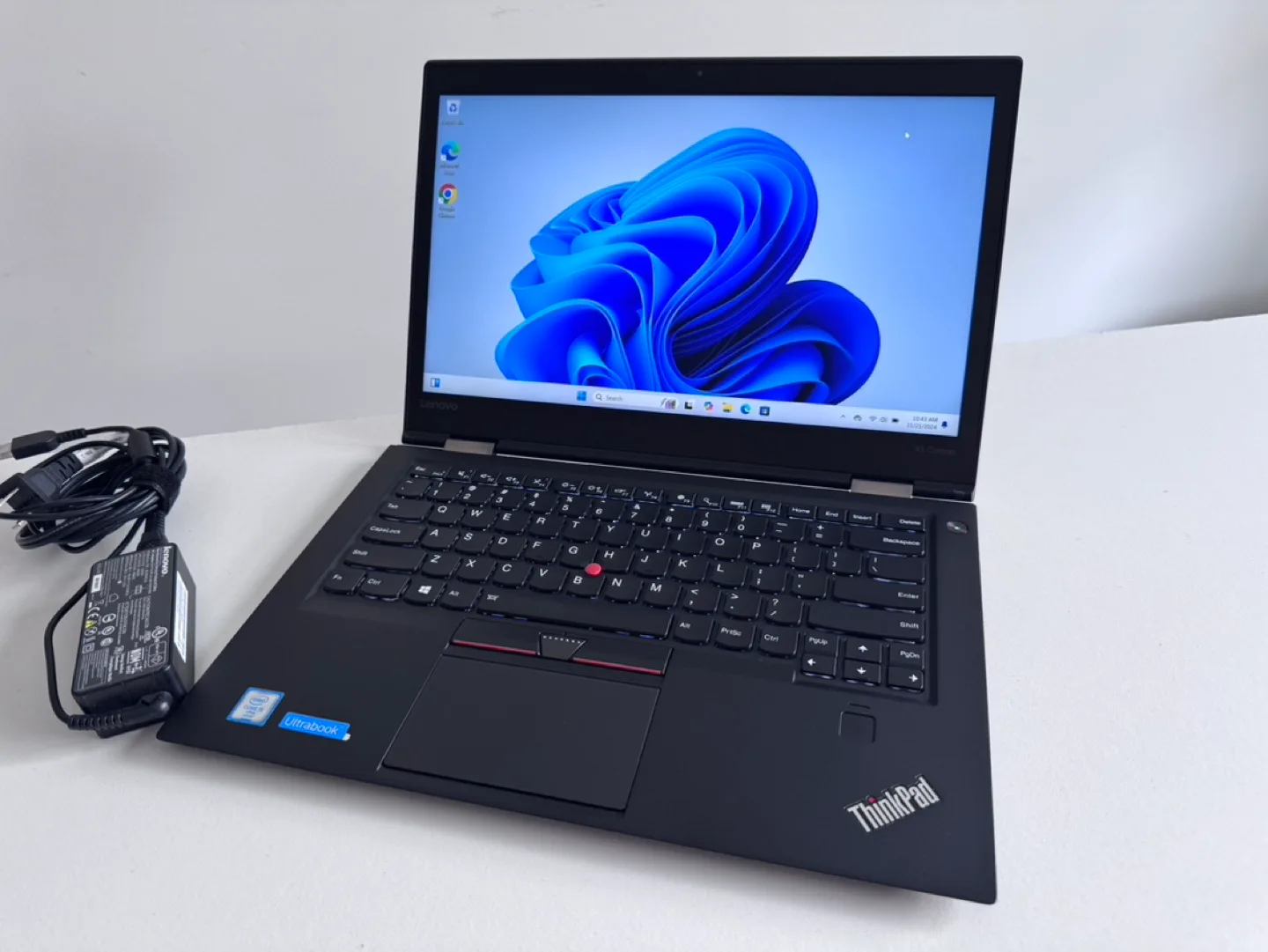 Lenovo ThinkPad X1 Carbon Laptop image indicator(7)