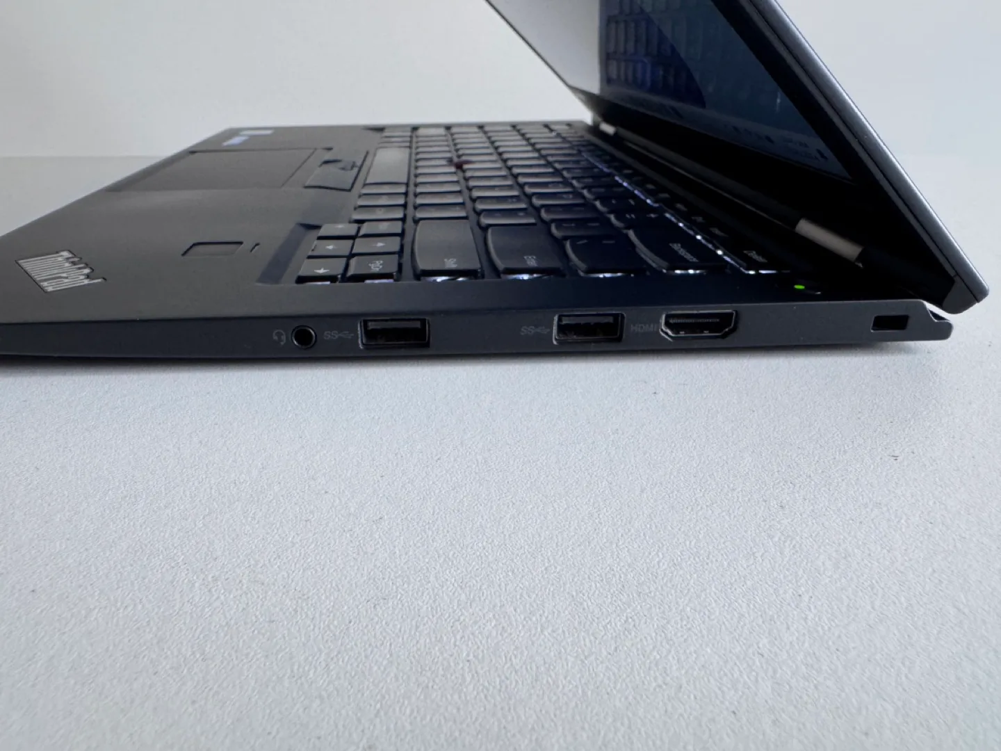 Lenovo ThinkPad X1 Carbon Laptop image indicator(9)