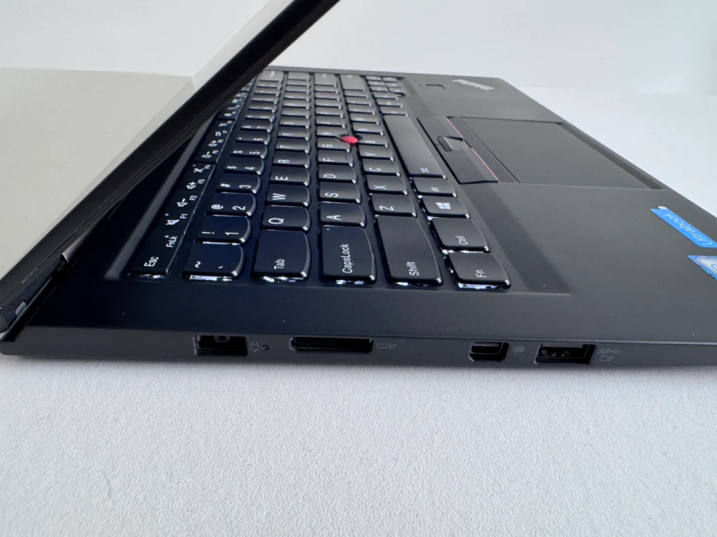 Lenovo ThinkPad X1 Carbon Laptop image indicator(10)