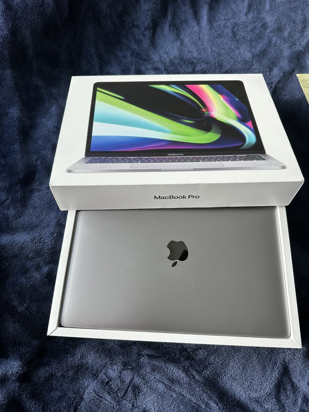 MacBook Pro 13-inch (2020, M1 Chip)- Space grey
