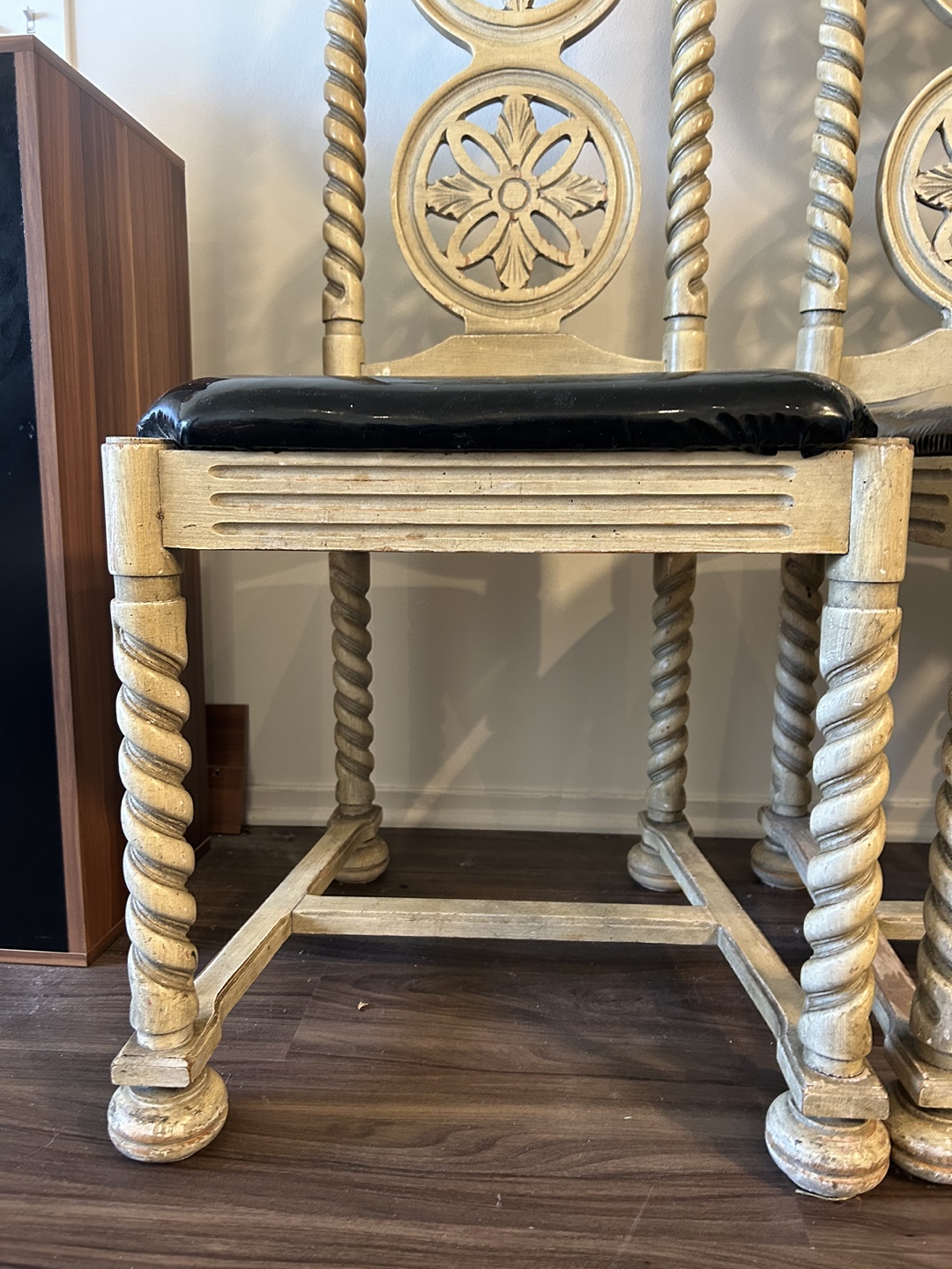 Set of 3 Vintage Carved Wood Dining Chairs - photo 3