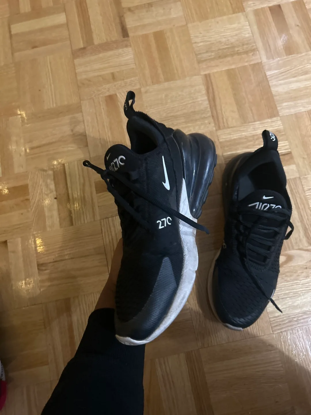 Nike Air Max 270 image indicator(2)