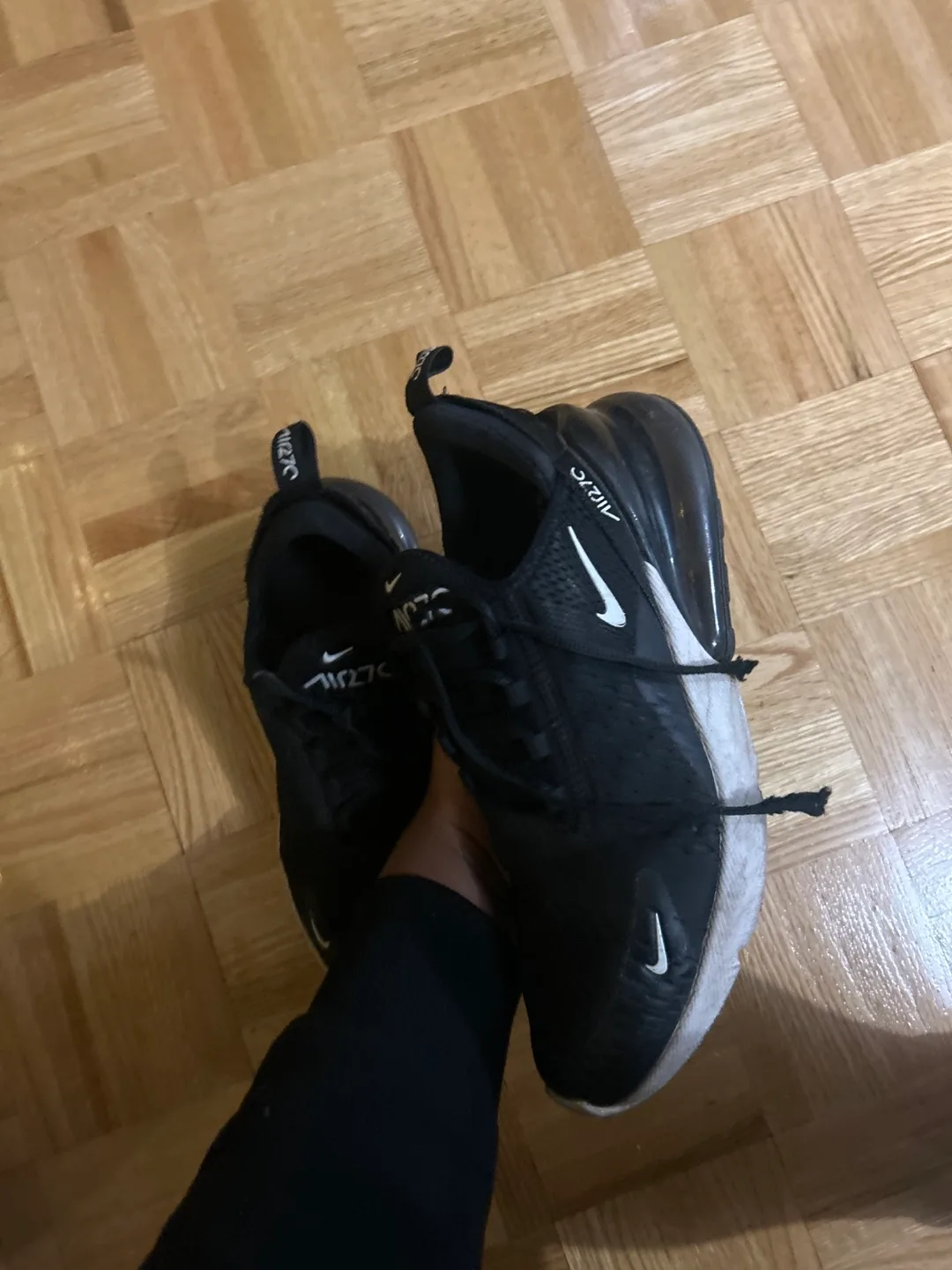 Nike Air Max 270 image indicator(4)