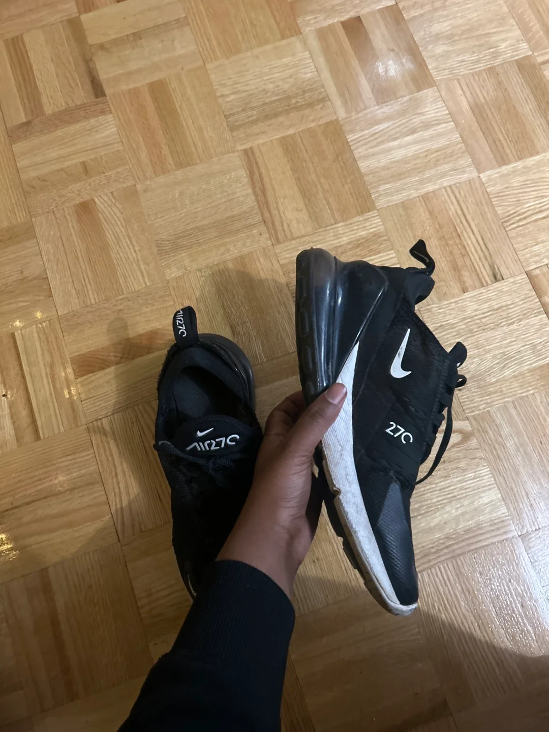 Nike Air Max 270 image indicator(3)