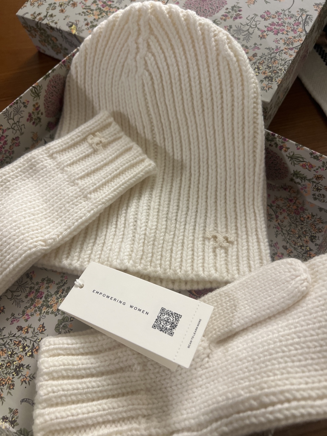 Tory Burch Ribbed Merino Hat and Glove Set - photo 2