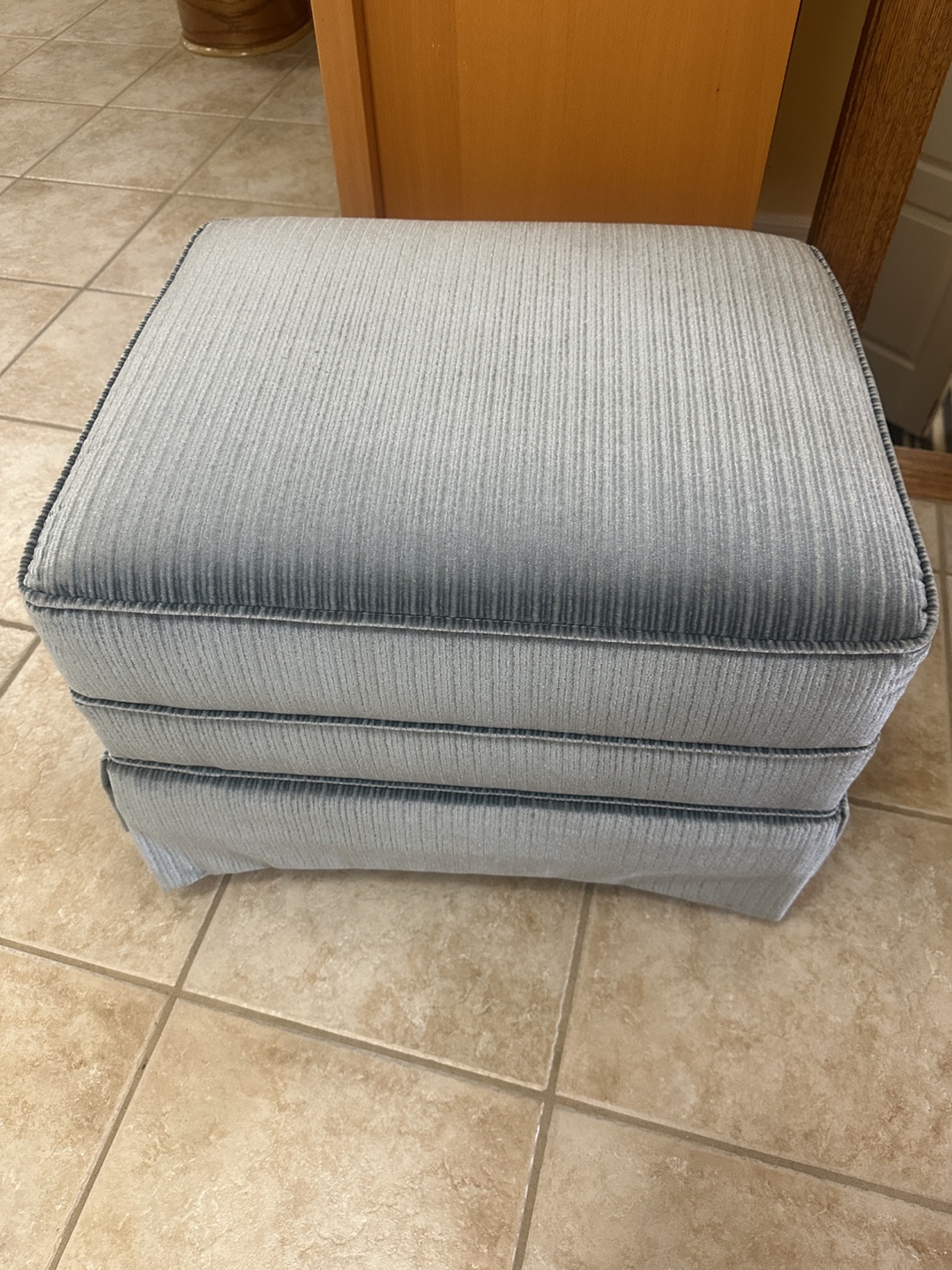 Ottoman, pillows