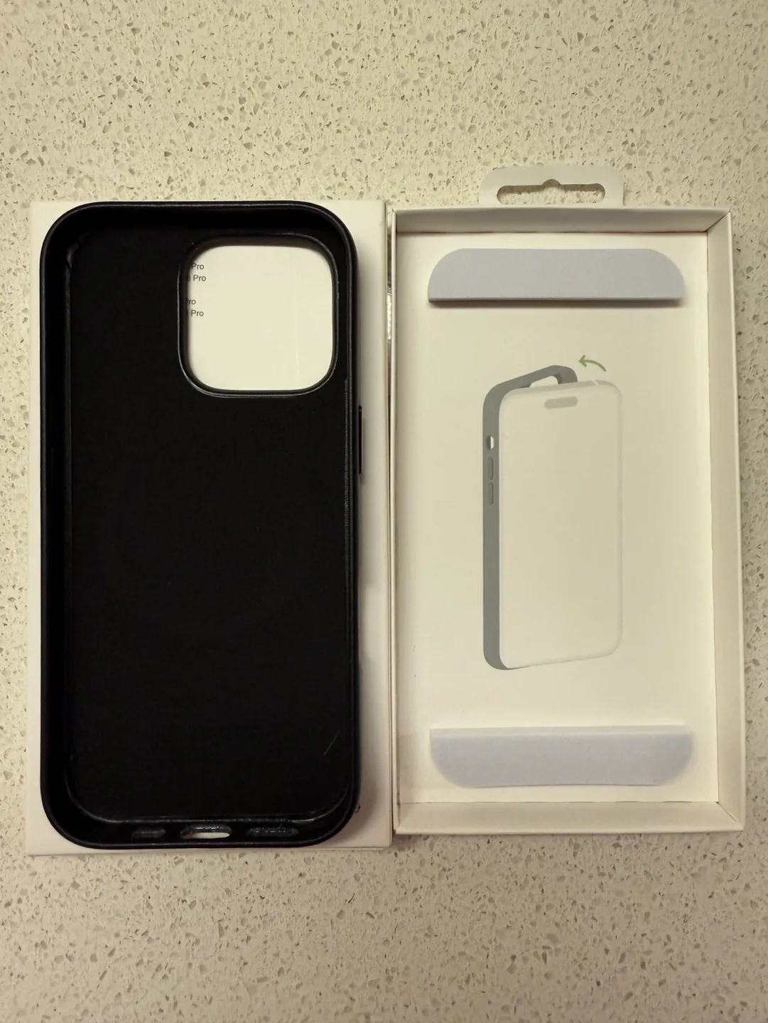 Apple iPhone 16 Pro Leather Case image indicator(5)