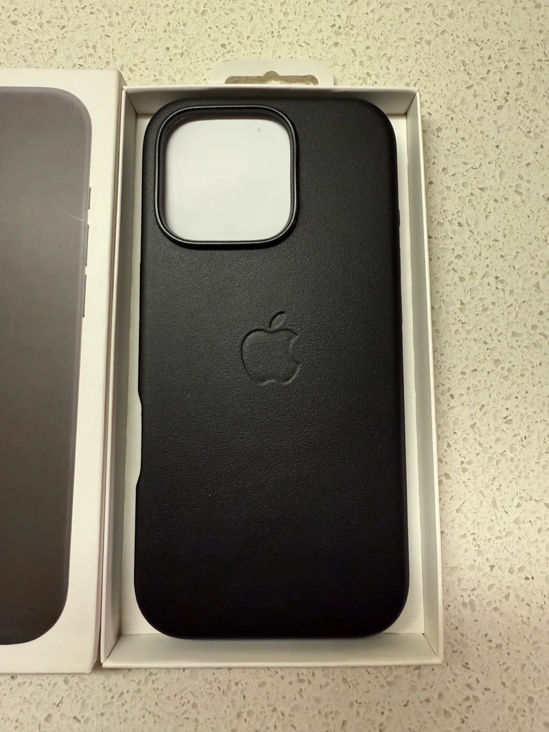 Apple iPhone 16 Pro Leather Case image indicator(3)