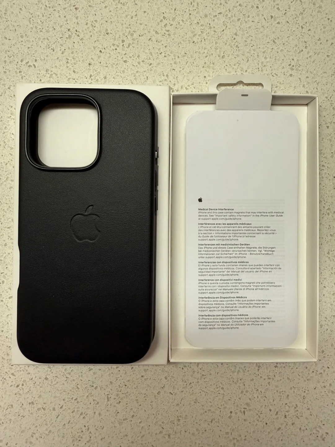 Apple iPhone 16 Pro Leather Case image indicator(4)