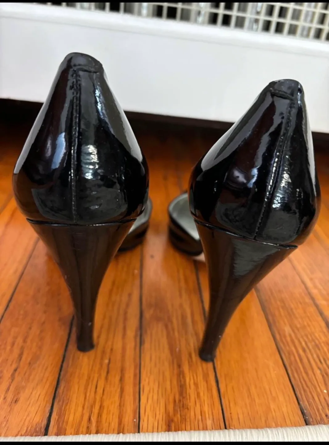 Black Pump Heels Size 8 1/2 image indicator(4)