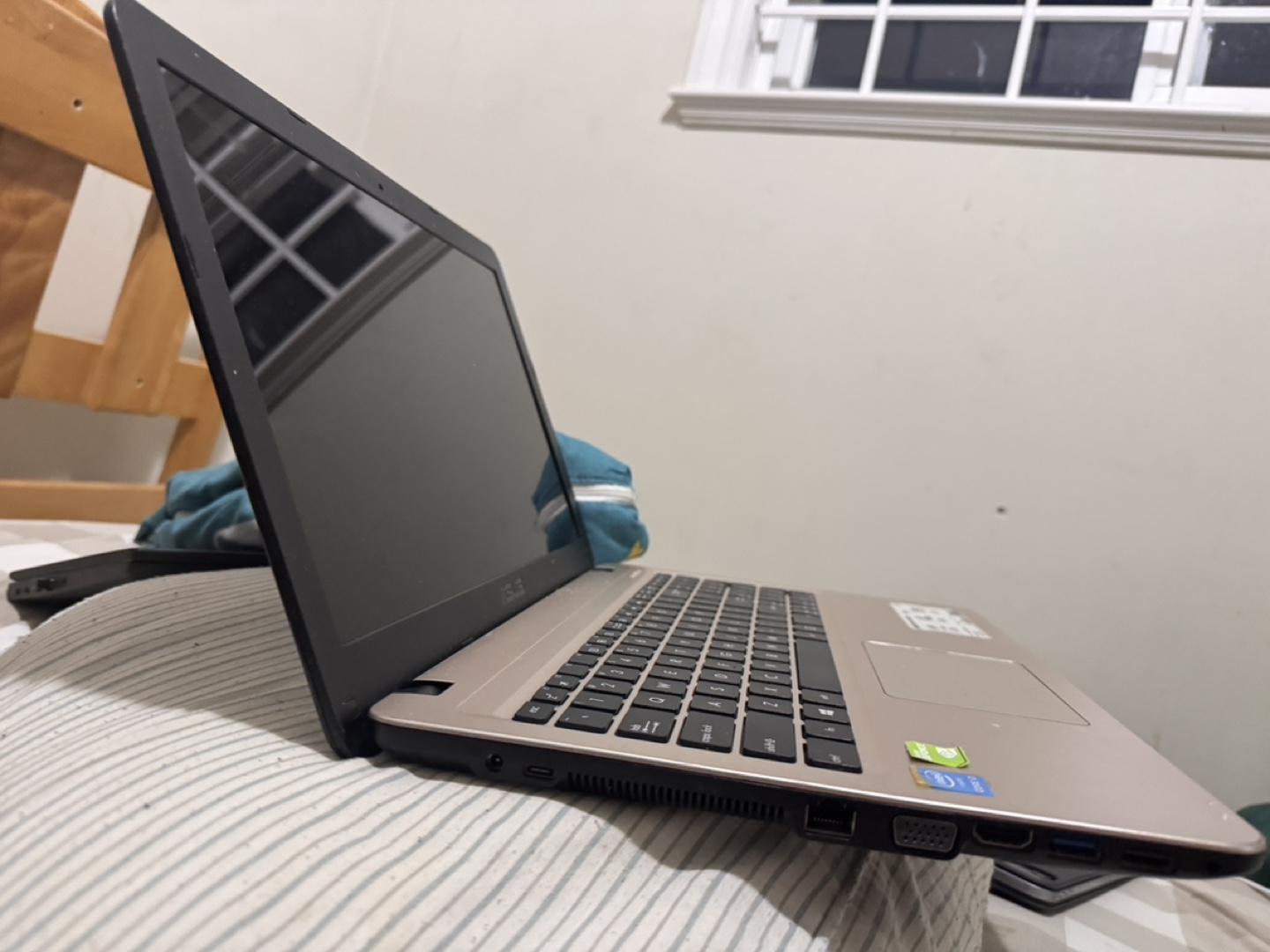 ASUS Laptop - photo 2