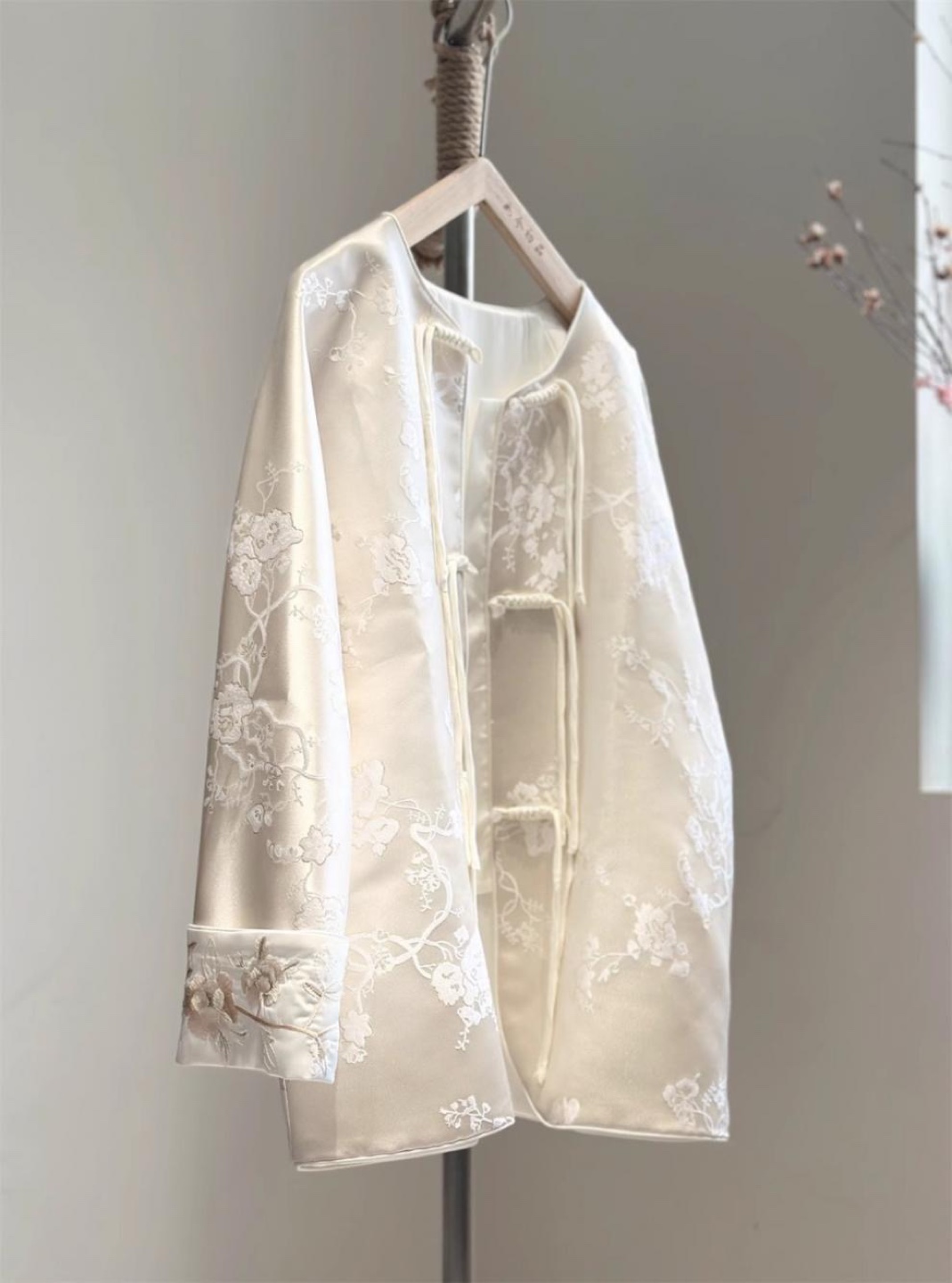 White Floral Embroidered Jacket - photo 3