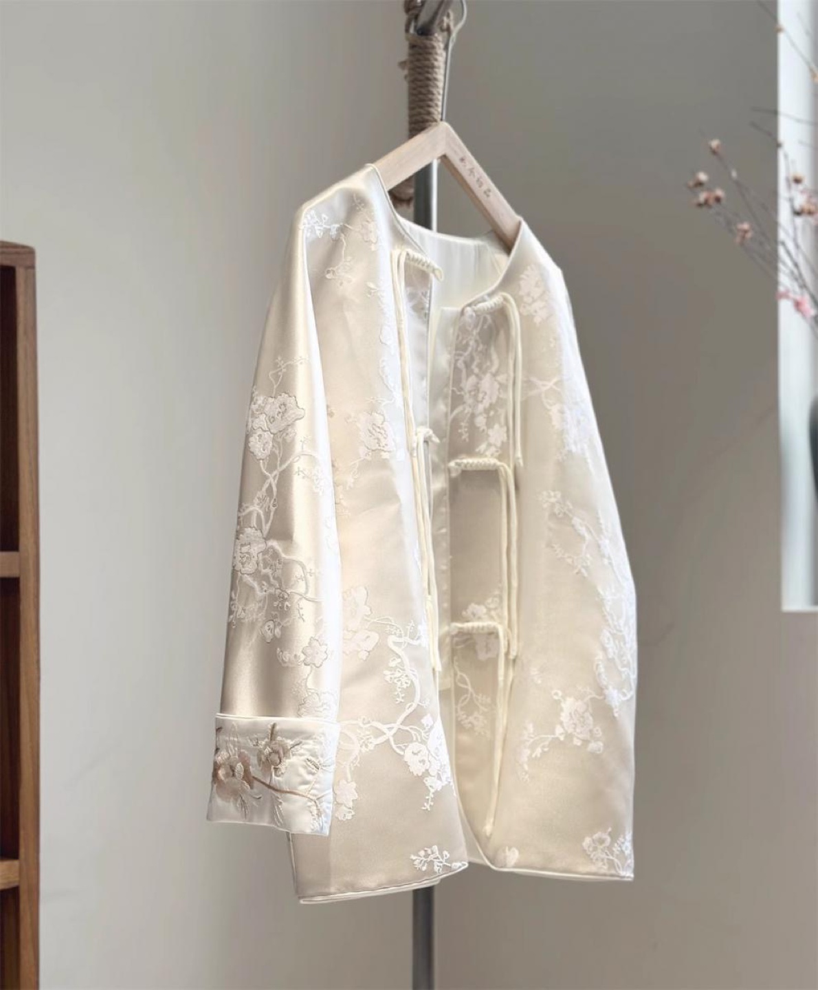White Floral Embroidered Jacket - photo 5