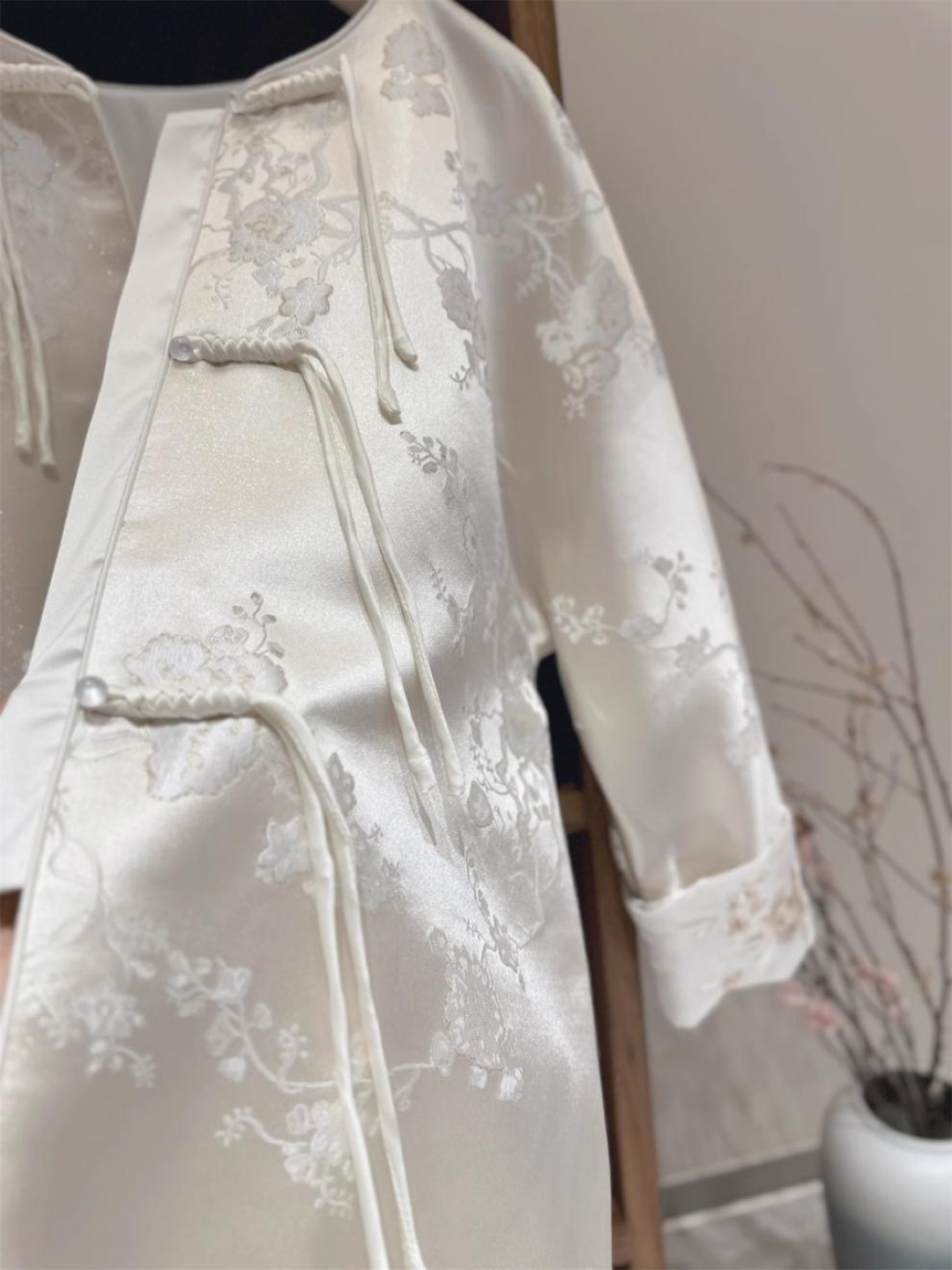White Floral Embroidered Jacket - photo 4