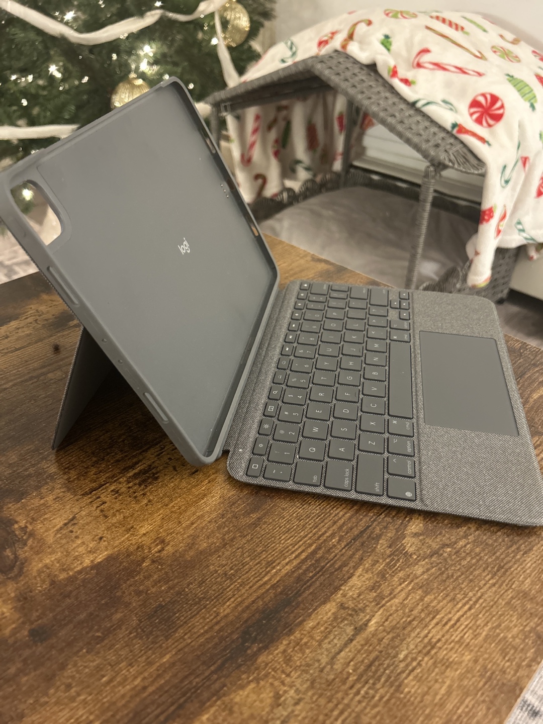 Logitech Combo Touch Keyboard Case for iPad - photo 2