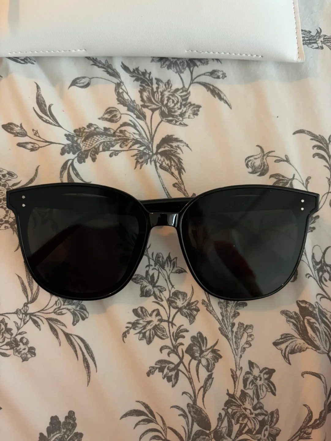 Gentle Monster  Sunglasses thumbnail