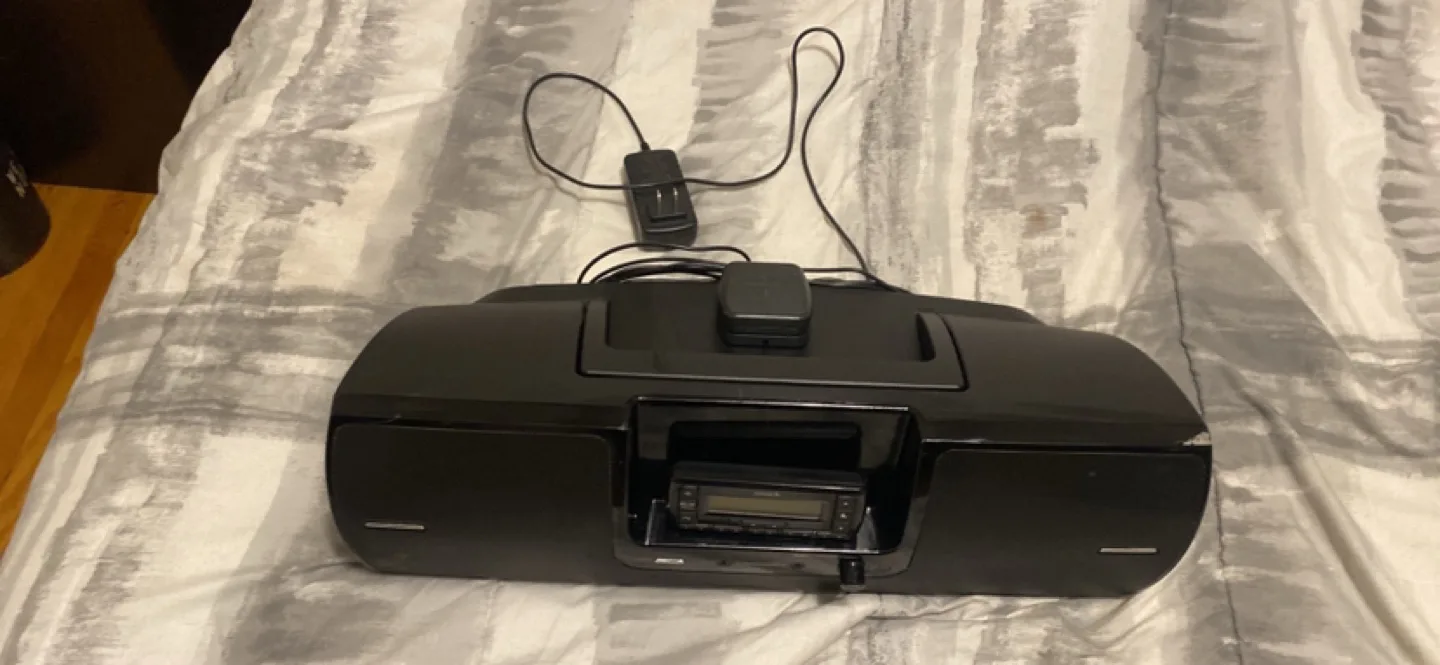 SiriusXM Stratus 7 Radio & Vehicle Kit plus speaker image indicator(4)