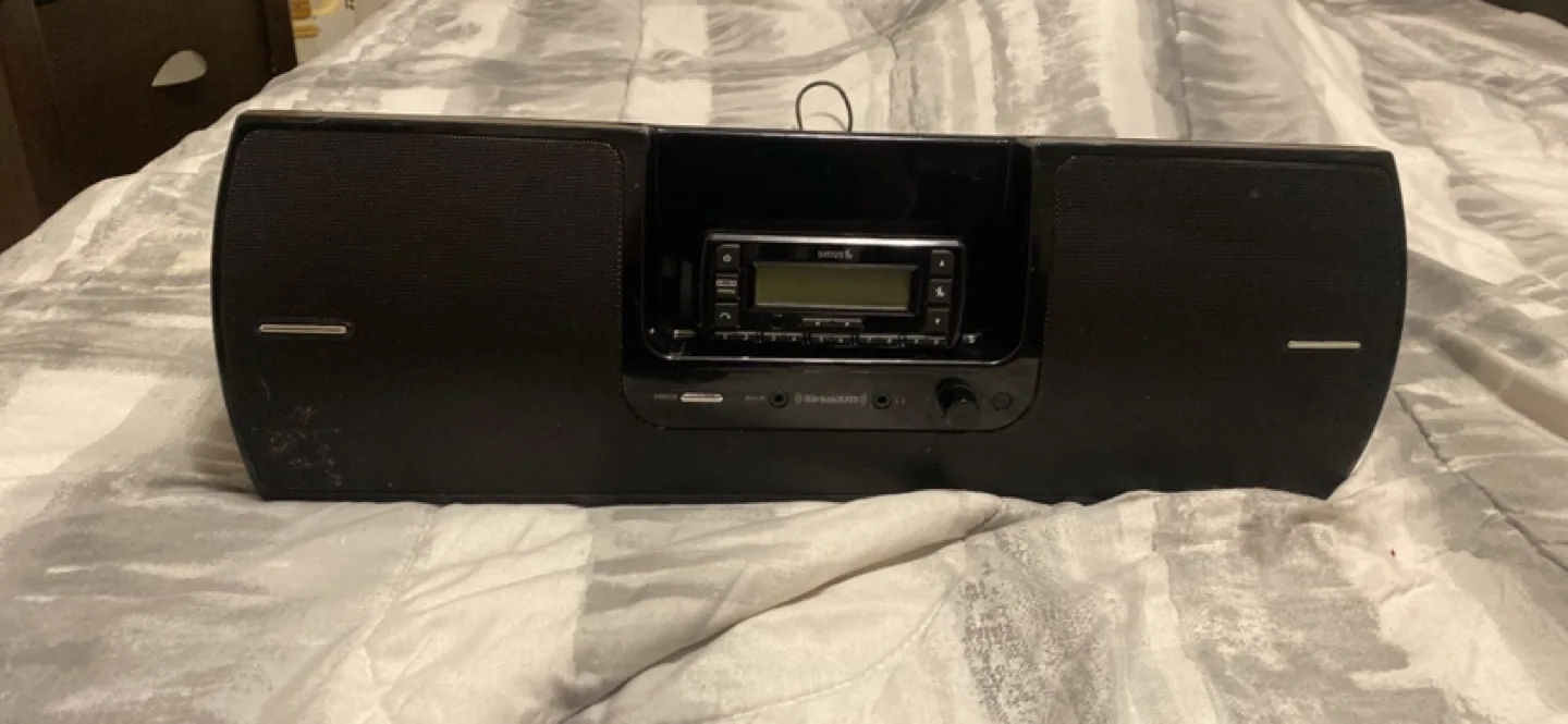 SiriusXM Stratus 7 Radio & Vehicle Kit plus speaker image indicator(3)