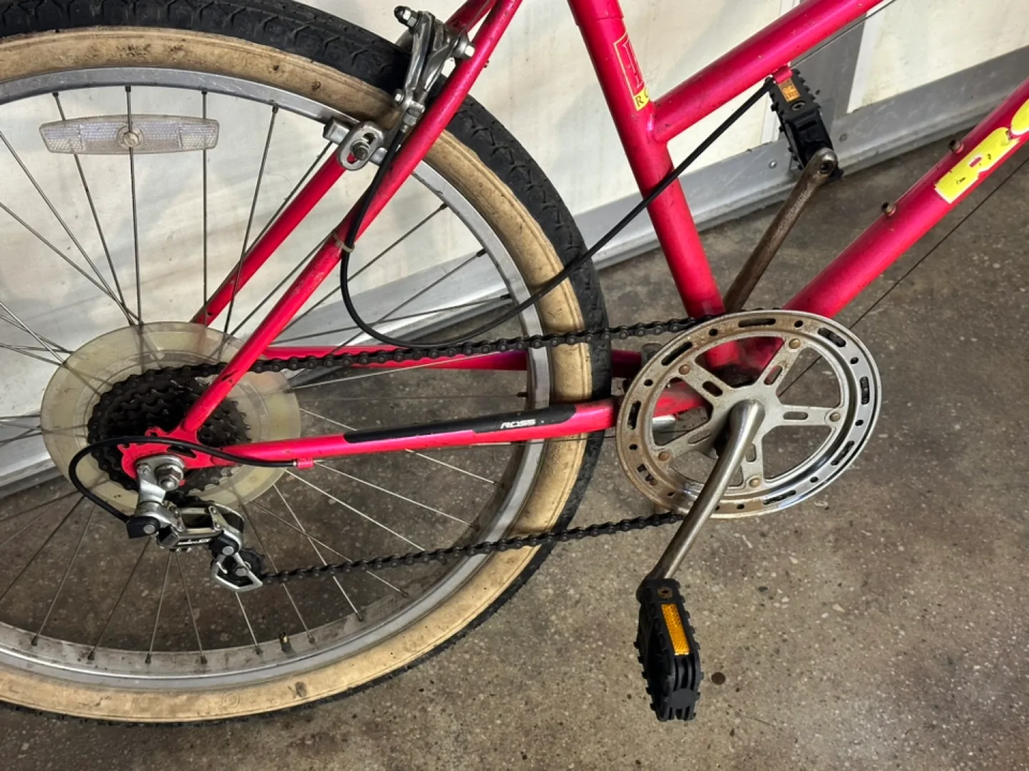 Vintage Ross 26” Cruiser Bicycle image indicator(3)