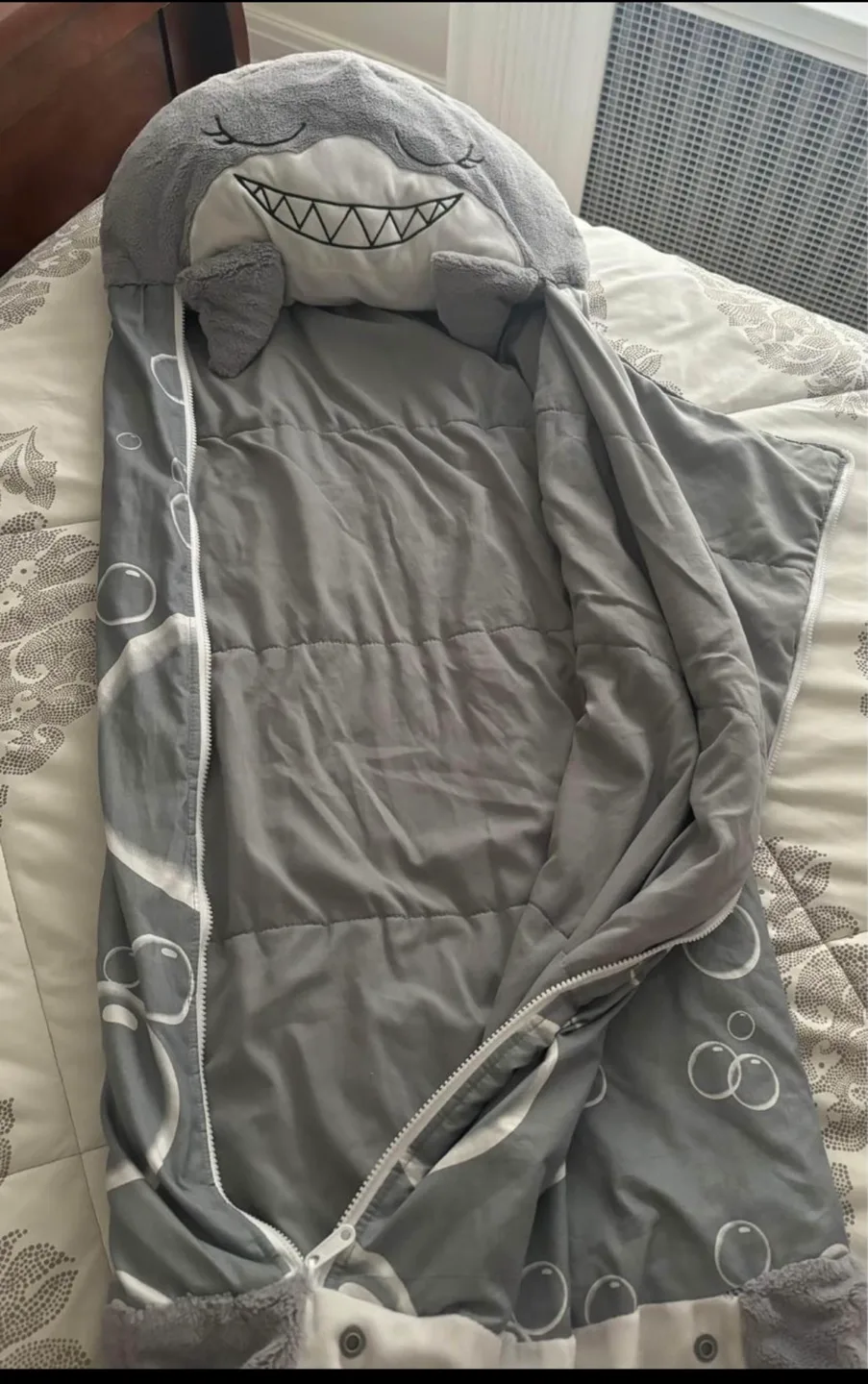 Happy Nappers sleeping bag grey shark image indicator(2)