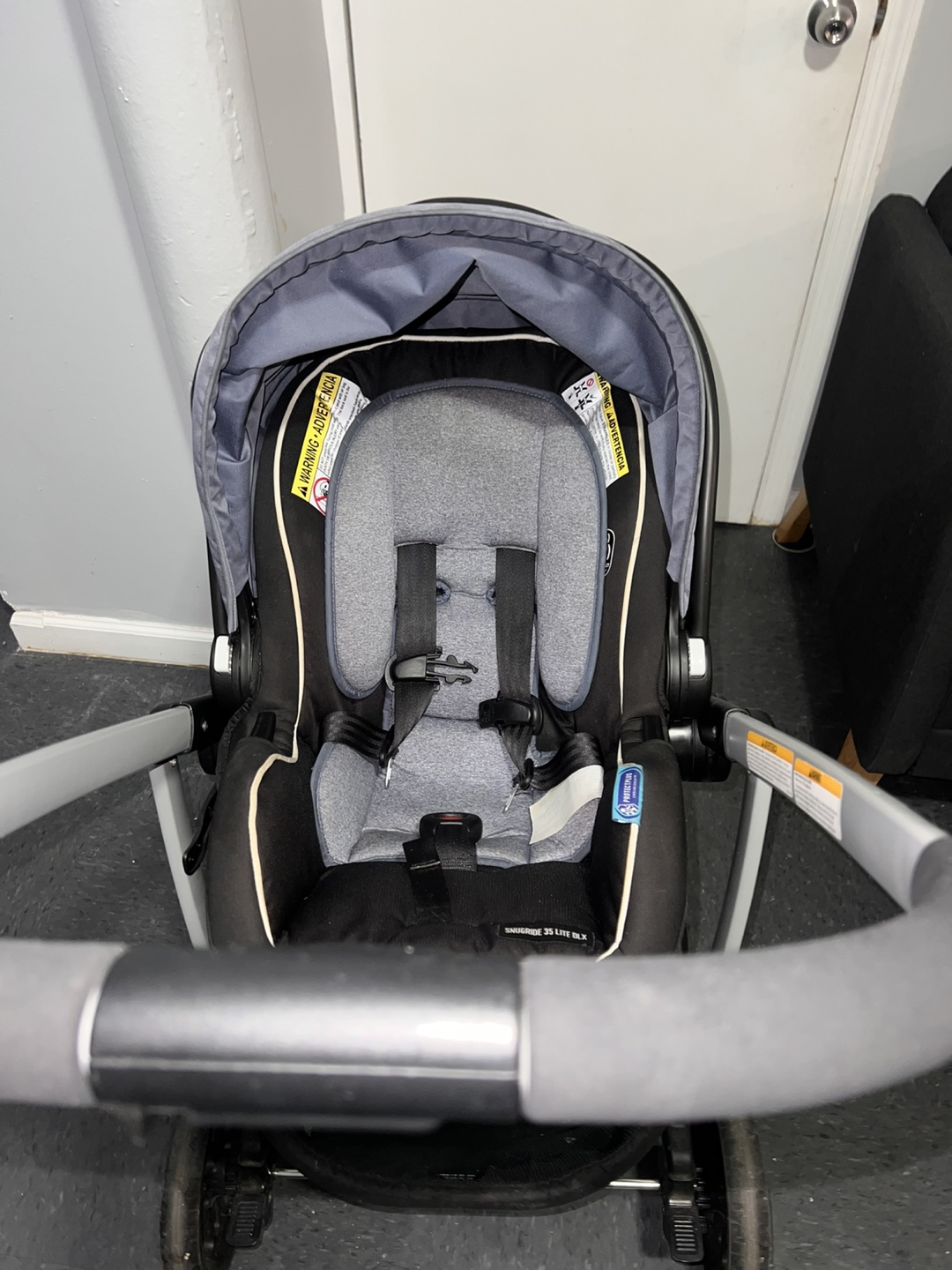 Graco SnugRide 35 Lite DLX Travel System