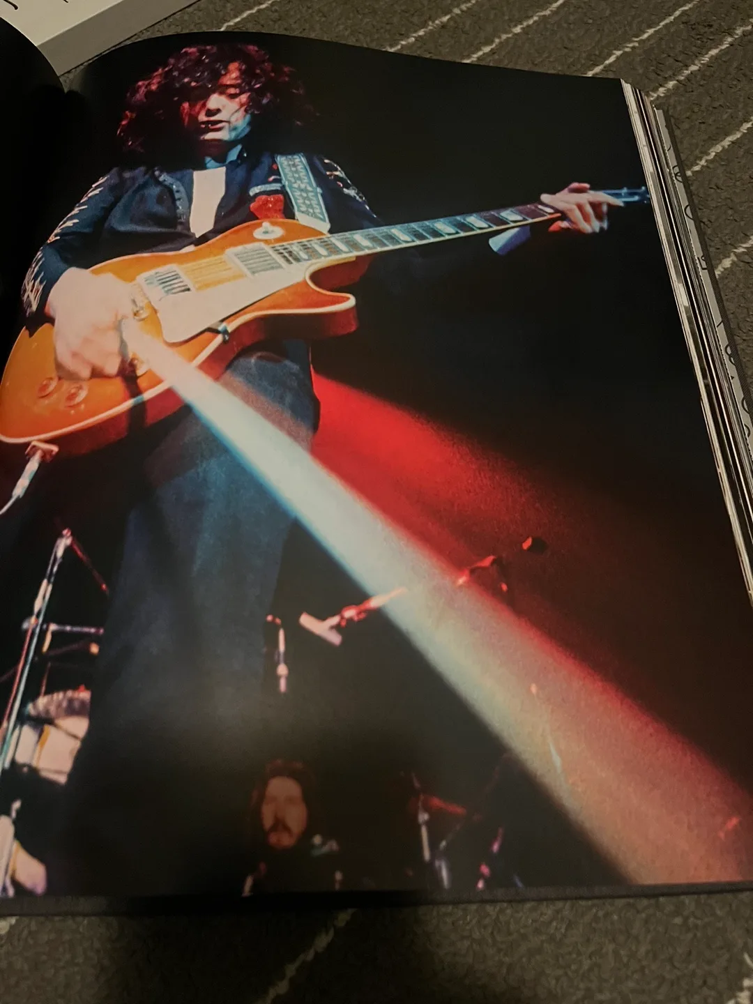 Led Zeppelin by Led Zeppelin - Hardback Book image indicator(4)